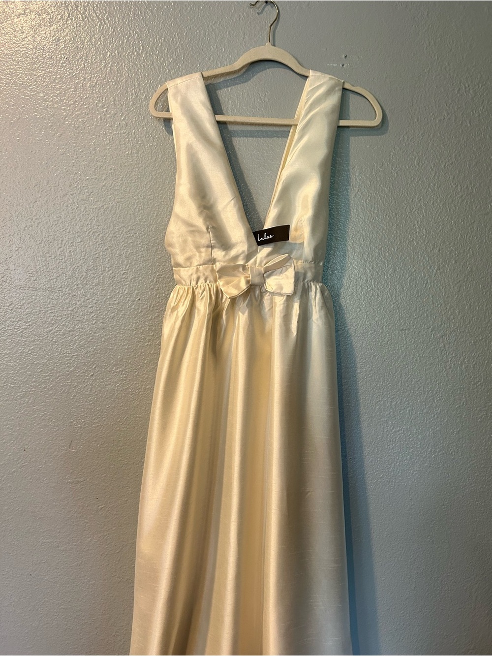 NWT Lulus Elegant Destiny Cream Satin Bow Plunging V-Neck Midi Dress - Medium